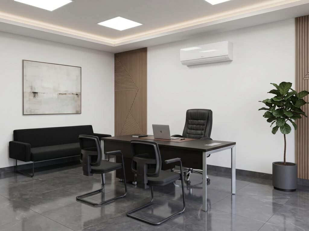 Sala de diretoria moderna com mesa executiva, cadeiras pretas, sofá, ar-condicionado, planta decorativa e painel ripado em madeira.